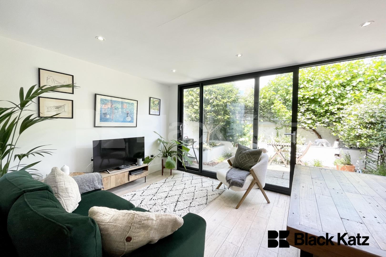 Beautiful garden flat marrying period charm with contemporary living Gowrie Road , Clapham Junction 
